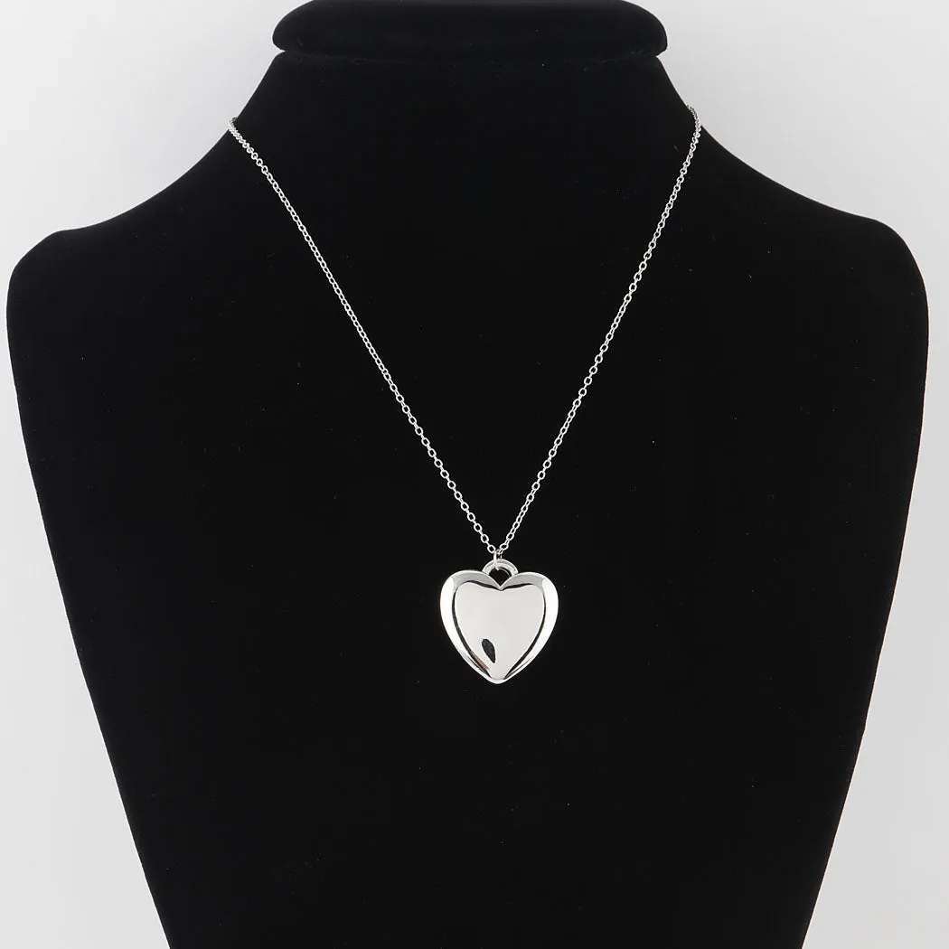 Heart Pendant Necklace in Silver